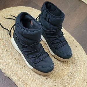 Cozy Black Winter Boots for Women